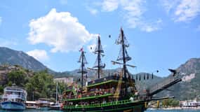 Marmaris: Pirate Cruise, Lunch, Soft Drinks, and Foam Party