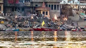 Varanasi: Evening Boat Ride and Ganga Aarti Experience