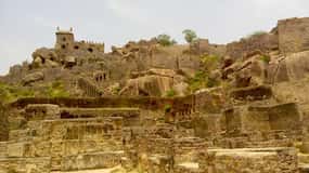 Hyderabad: Golconda Fort and Qutub Shahi Tombs Half-Day Tour