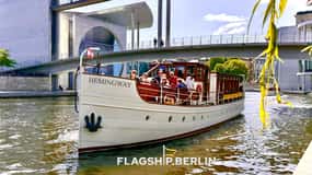 Berlin: 1h Boutiquestyle-Cruise on the Historic HEMINGWAY