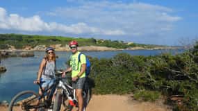 Alghero: Tour in E-Bike delle Piccole Spiagge con Aperitivo