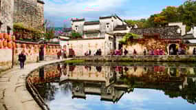 From Huangshan City: Half Day Tour to Hongcun Village