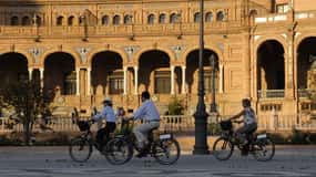 Seville: Landmarks Electric Bike Tour