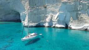 Adamantas: Milos Sightseeing Sailboat Cruise