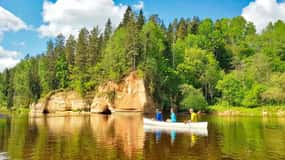 Au départ de Riga : excursion d'une journée en kayak dans la vallée pittoresque de la rivière Gauja