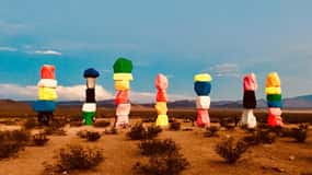 Las Vegas: Mojave, Red Rock Sign and 7 Magic Mountains Tour