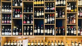 Bordeaux: Food Walking Tour with Full Meal and Wine