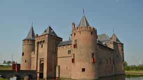 From Amsterdam: Amsterdam Castle Muiderslot Private Tour