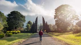 Bali: Twin Lakes, Handara Gates, and Forest Trekking Tour
