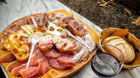 Pisa: Saboreia a Toscânia num tour gastronómico com uma refeição completa e um guia local