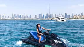 Dubai: Passeio de Jetski até 2 pessoas com fotos e bebidas