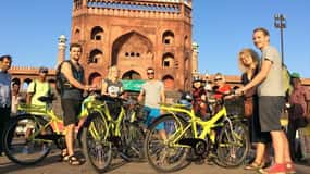 Old Delhi: 3.5-Hour Small-Group Bike Tour with Breakfast