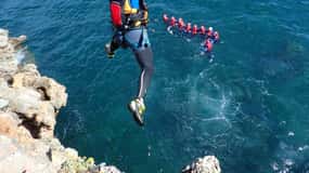 Arrábida: Setúbal, Sesimbra Coasteering y Excursión en Lancha Rápida
