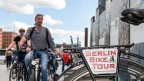 ベルリンの壁の歴史を巡る小グループサイクリングツアー