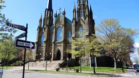 Prince Edward Island: Small Group Charlottetown Walking Tour