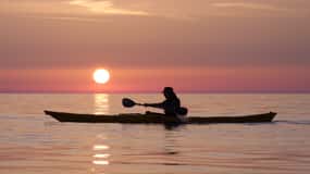 Milos: Sea Kayaking Trip at Sunset with Snack