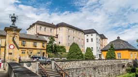 Kassel: Express Walk with a Local in 60 minutes