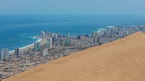 Iquique: Guided City Tour with Boat Trip to Esmeralda Buoy