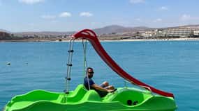 Caleta de Fuste: Pedalo with slide rental