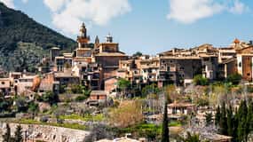 Palma, Cathedral & Valldemossa: Guided walking Tour