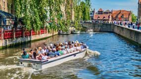 Bruges Enchantment Mała grupowa eskapada z Paryża Mercedesem