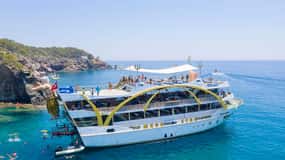 Kemer: Ganztägige Bootsfahrt mit Mittagessen und DJ