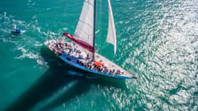 Airlie Beach: Whitsunday Islands 2-Day Sailing Tour