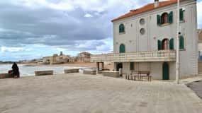 Da Catania: Tour di un giorno del Commissario Montalbano con audioguida