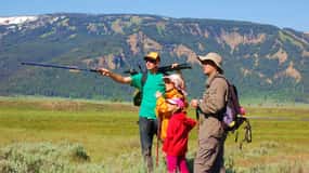 Lamar Valley: Safari Hiking Tour with Lunch