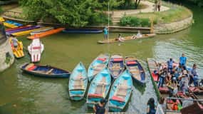Oxford: Punting Tour on the River Cherwell