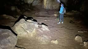 Von Tirana aus: Wanderung zur Pellumbas-Höhle und Besuch des Canyons