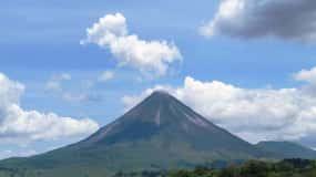 Jaco: Arenal Volcano, Fortuna Waterfall, & Hot Springs Tour