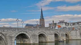 Maastricht: Day trip from Amsterdam with 3 country point