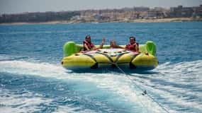 Torrevieja: Paseo en Sofá Loco Hinchable propulsado por lancha rápida