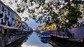 Milan: Navigli District Guided Canal Cruise
