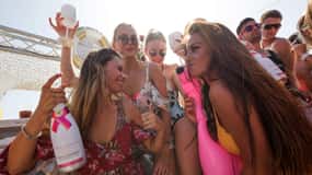 Ibiza : Brunch sans fond à l'Ibiza Boat Club avec boissons et DJ