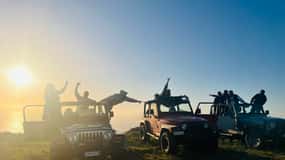 Desde Fira: Santorini Wrangler Jeep Convoy Tour y pueblos