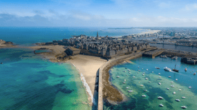 Saint-Malo: Private Guided Tour of the Historic Walled City