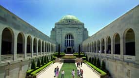 From Sydney: Canberra City Highlights and Floriade Day Tour