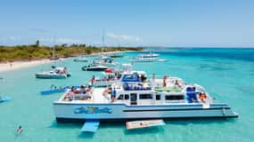 From Fajardo: Catamaran Beach Excursion with Lunch