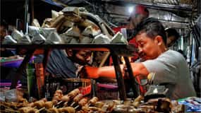 Yogyakarta: Night Walking and Street Food Tasting Tour