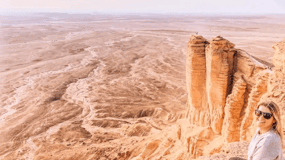Riyadh: Private Edge of the World & Camel Trail mit Mittagessen