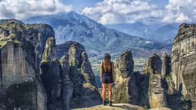 Athens: Meteora Day Trip in Spanish with Live Guide & Lunch