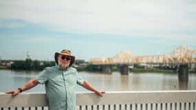 Louisville: Photoshoot Walking Tour with Pictures