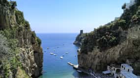From Praiano: Amalfi Coast Guided Private Cruise with Drinks