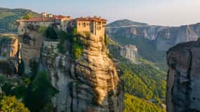 Delphi and Meteora: 2-Day Bus Tour from Athens