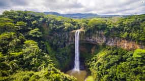 Mauritius: Private South West 7 Colored Earth Tour & Lunch