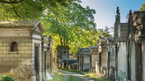 Paris: Haunted Père Lachaise Cemetery Guided Tour
