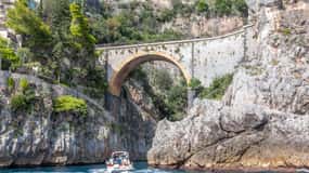 De Sorrento: Viagem de 1 dia de barco pela Costa Amalfitana