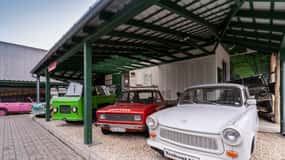 Hungría: Entrada al Centro de Diseño Retro de Szentendre
